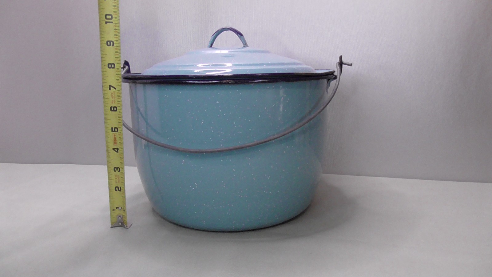 Vintage 11.5"  Enamelware Enamel Metal Camp Survival Soup Stock Pot speckled blu