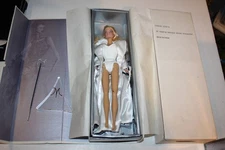 Close Up Blonde Veronique Fashion Royalty Doll 91001B 2003 w shipper Jason Wu