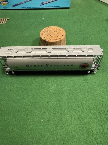Atlas 1962-2 H0 Great Northern GN 71610 6-Bay Cylindrical Covered Hopper | Condition: Gebraucht