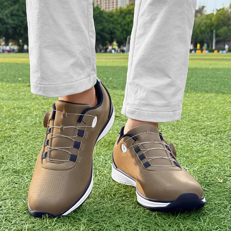 Zapatos de Golf Profesionales Hombres Antideslizantes Golfista Amortiguación Tenis para Gimnasio Negro Rojo Foto 3 de 4