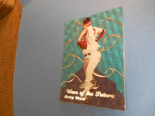 1999 Flair Showcase Wave of the Future #1 Kerry Wood Insert #636/1000 - Picture 2 of 6