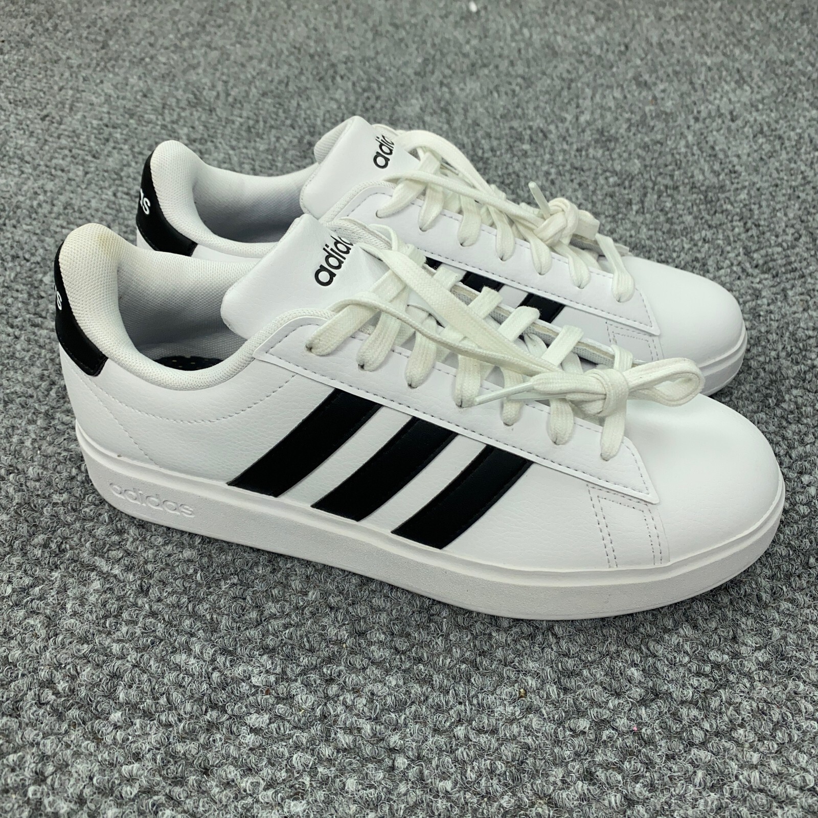 Womens Size 8 White Sneakers Cloudfoam
