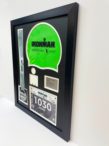 Ironman Triathlon jeder Medaillenaufsteller Rahmen mit einer Lauflatzmedaille Schwimmkappe. - Bild 8 von 8