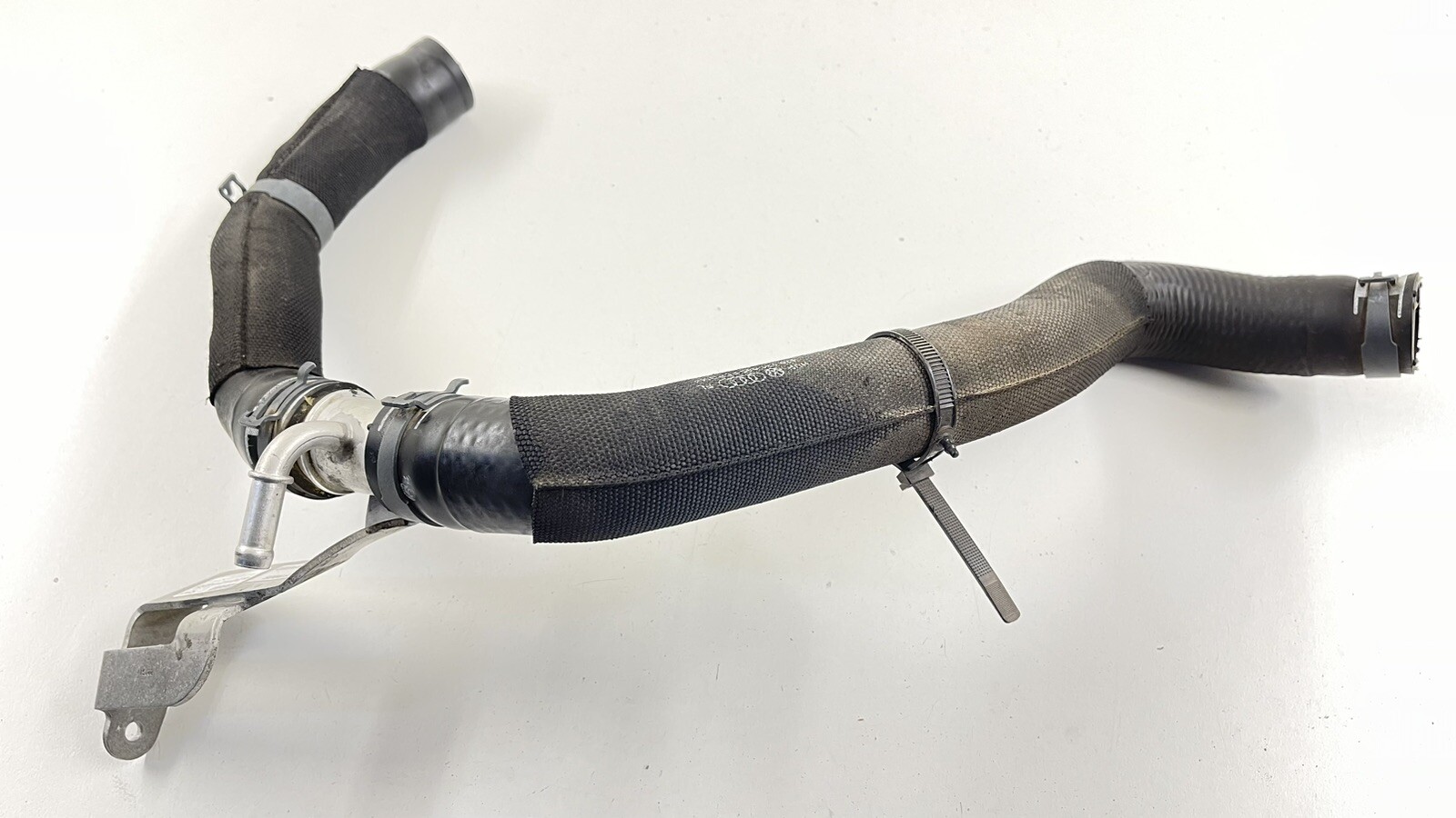 08-15 AUDI R8 SPYDER DRIVER LEFT FRONT COOLANT BREATHER LINE PIPE TUBE HOSE OEM