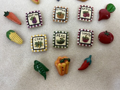(16) JHB Gardening Vegetables Buttons Hand Painted some 'BM' all 'NOS' Verbal - Picture 3 of 4