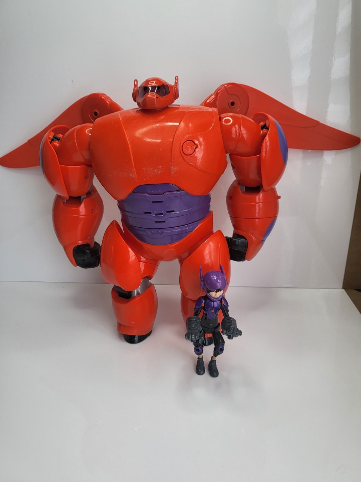 Disney Big Hero 6 Deluxe Flying Talking Baymax & Hiro Figure With Pop Out Wings