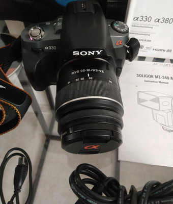 Sony Alpha 330 DSLR-Kamera 10,2 MP mit 18-55mm f/3,5-5,6 schwarz komplett OVP