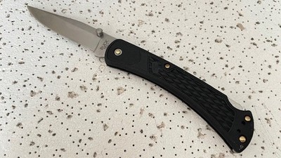 110USA Buck Slim Black Handle Folding Pocket Knife Plain Blade Lockback- - - - -