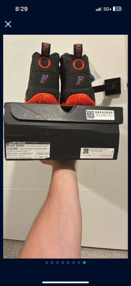 Bota retrô tamanho 12 - Jordan 9 PE University of Florida - Imagem 2 de 4
