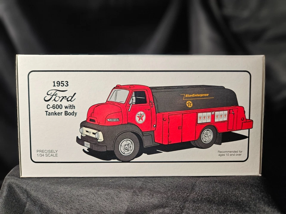 Ford C-600 1953 primera marcha con carrocería cisterna Texaco escala 1:34 Inv. #2914 Foto 3 de 4