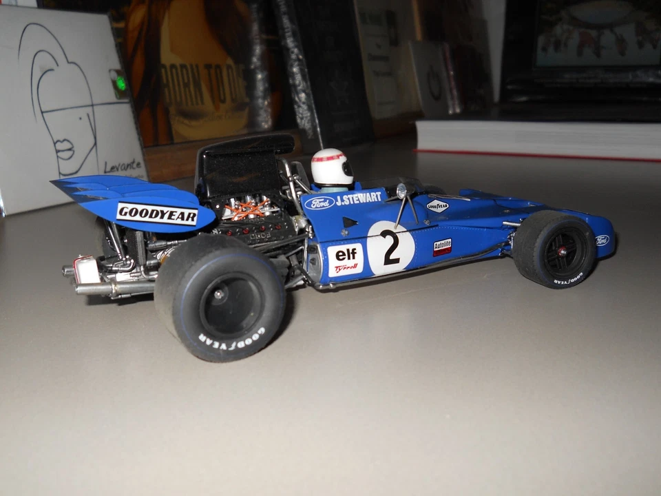 Tyrrell 003 marca Exoto - Jackie Stewart figure on board 1:18 - Immagine 2 di 3