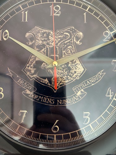 Harry Potter Hogwarts Crest Wall Clock - Picture 2 of 3