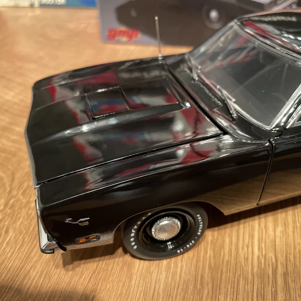 GMP 1/18 1970 Plymouth Road Runner Black RARE G1803109 - Image 2 of 4