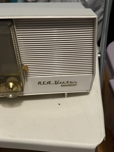 RCA Victor 1957 1-C-SE , AM Clock Radio White - Picture 12 of 13