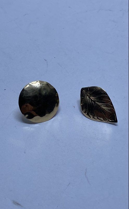 14K Yellow Gold Mismatched Earrings Scrap Jewelry Lot Hammered Disc & Leaf