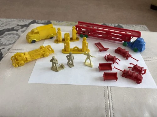 Vintage Lot Of 1960s-70s Yellow & Red Plastic Gas Station Play Set Figures & Toy