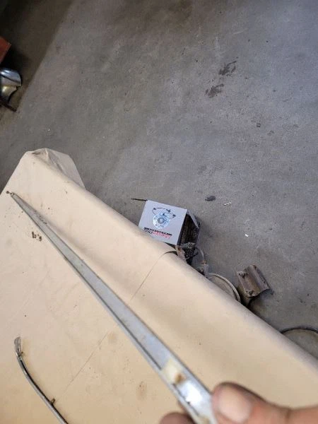 Dodge B200 1973 moldura puerta delantera pasajero Foto 3 de 4