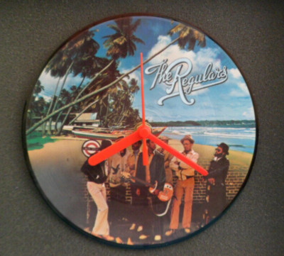 THE REGULARS (BAND) PICTURE DISC Original Schallplatte Wand-/Schreibtischuhr PD71034