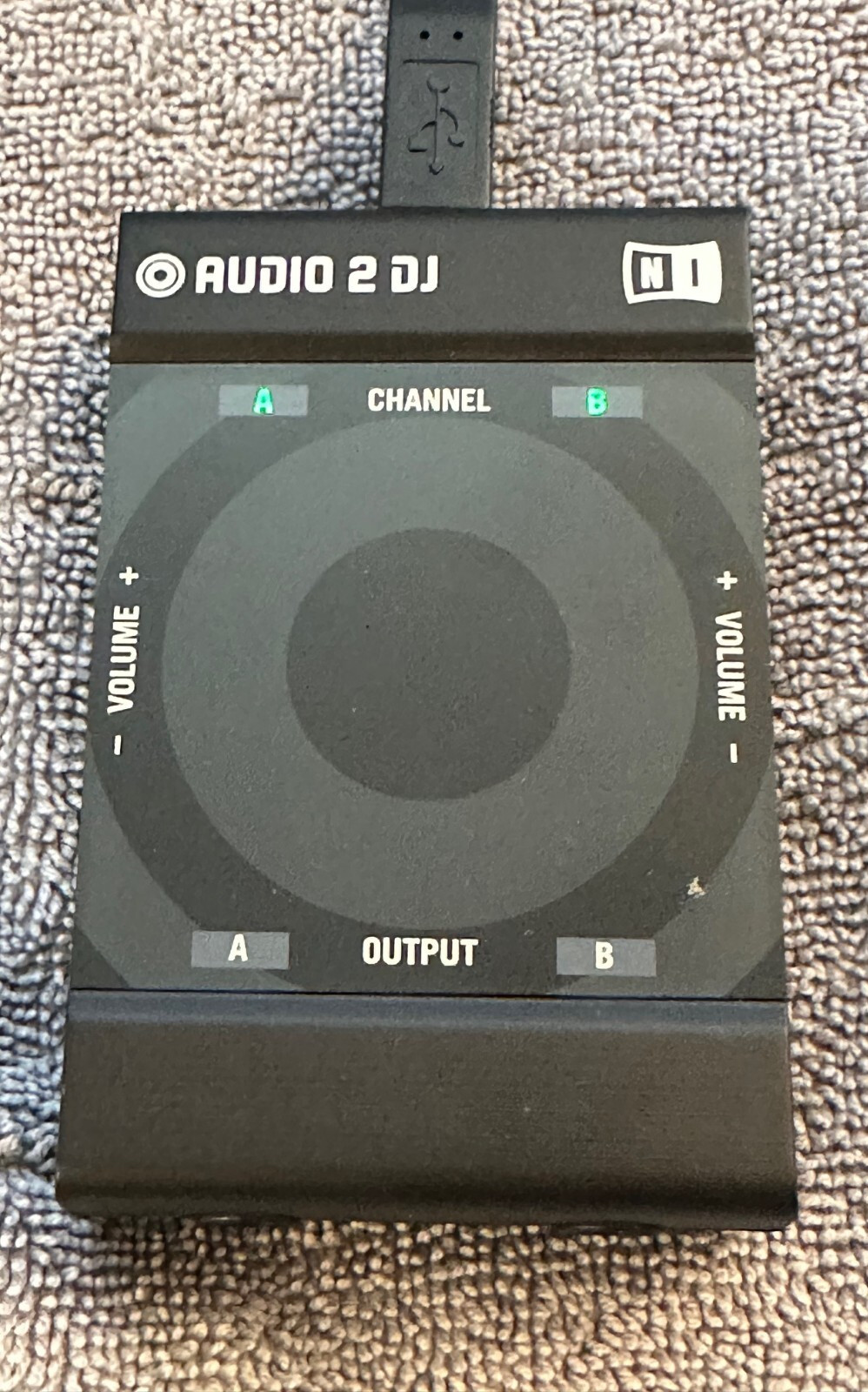 Native Instruments Audio 2 DJ - USB Audio Interface EXCELLENT CONDITION