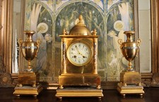 ANTIQUE FRENCH CHAMPLEVE / CLOISONNE MANTEL CLOCK, GARNITURES & STANDS, WORKING