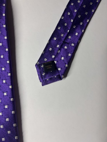 Jos A Bank Reserve Necktie Mens 100% Silk Purple Geometric tie - Picture 7 of 7