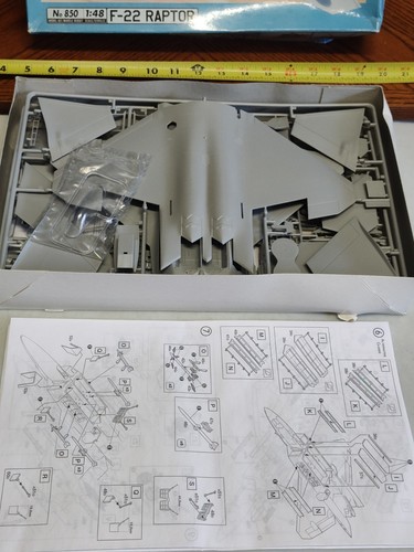 Italeri 1:48 F-22 RAPTOR, USA Fighter Plane, Plastic Model Kit No 850 Open Box - Picture 8 of 14