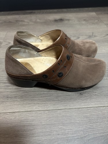 Dansko Chocolate Brown Suede Floral Detail Clogs Comfort Twee Classic