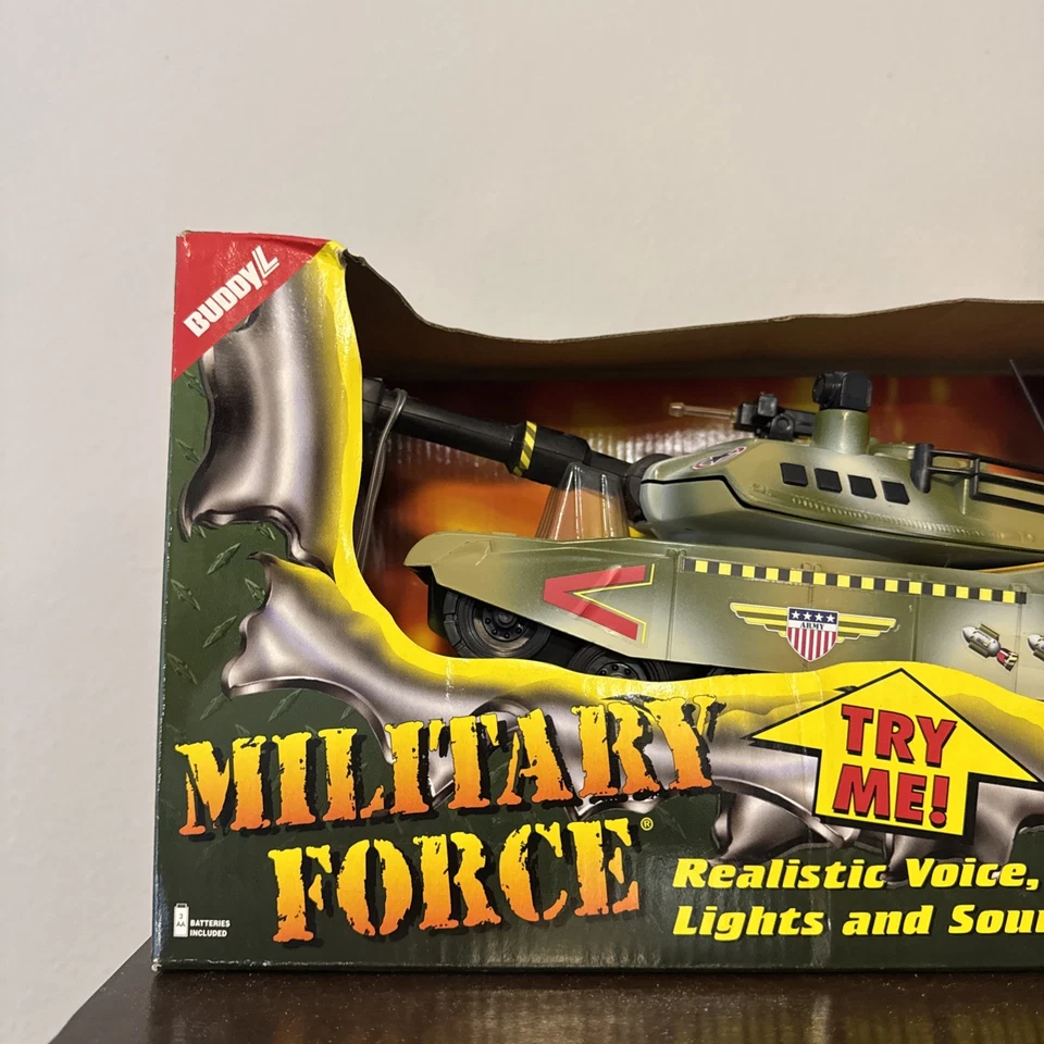 Veículo tanque de batalha 1998 Buddy L força militar novo na caixa, luzes de voz e som - Imagem 2 de 4