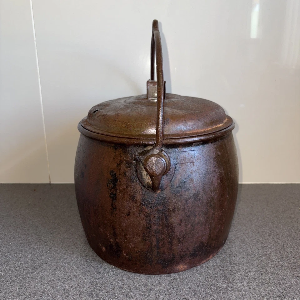 Clark & Co. Antique Cast Iron Cooking Stove Pot & Lid 2 Gallons Rustic - Image 4 of 4