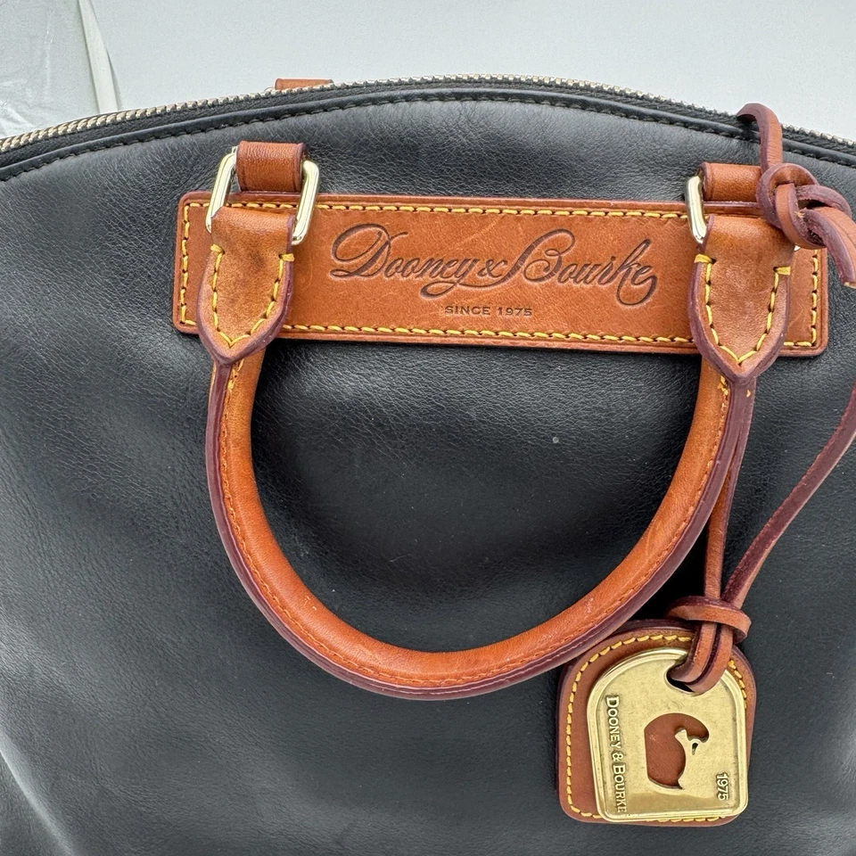 Сумка наплечная Dooney & Bourke черная шагреневая кожа с двойными ручками на молнии - Изображение 3 из 4