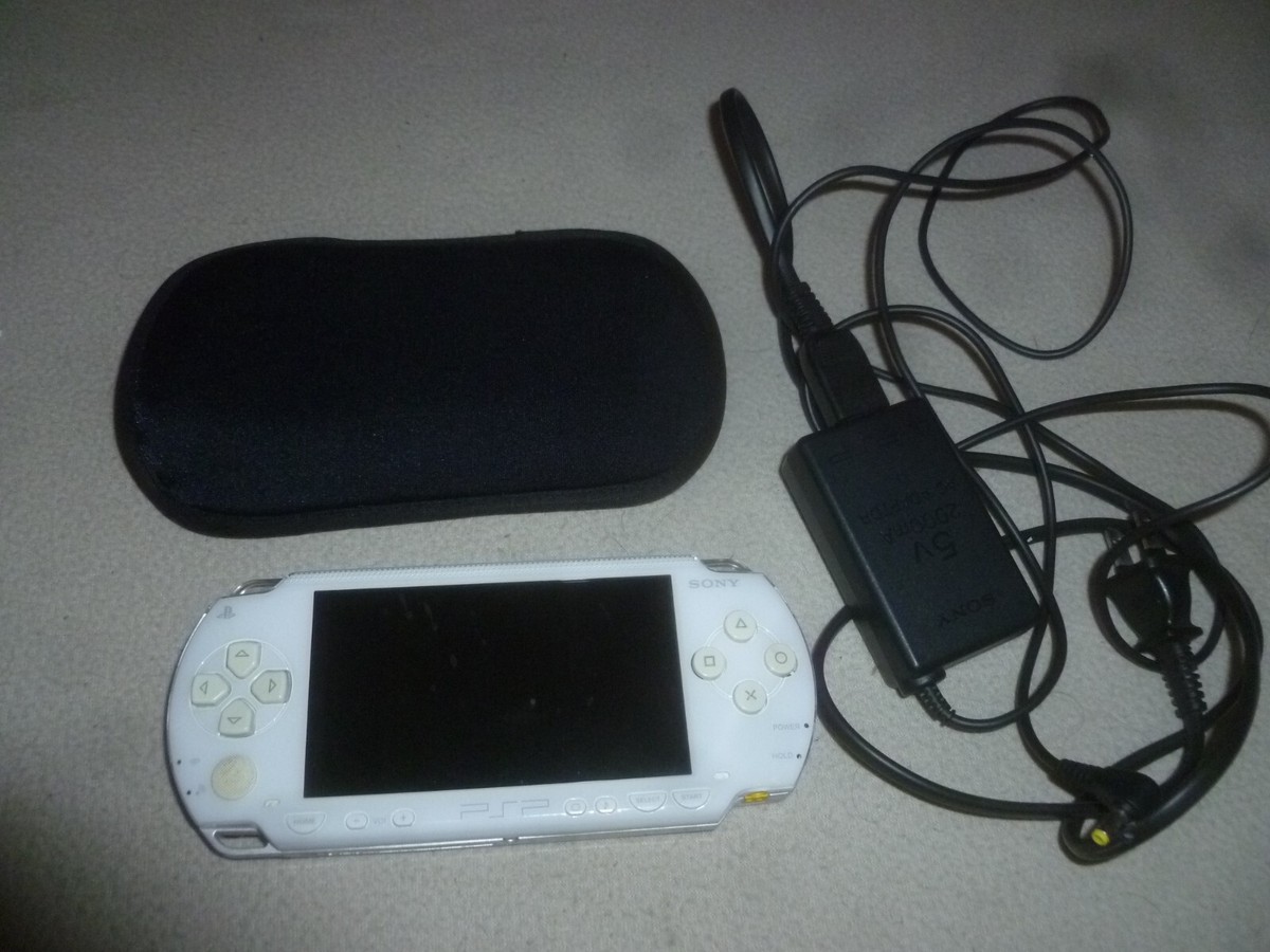 WHITE PLAYSTATION PORTABLE PSP-1000 SYSTEM HANDHELD W 32MB MEMORY