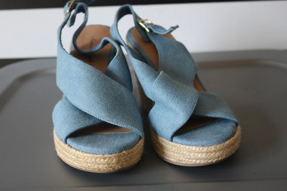 American Eagle Women's Blue Denim Wedges Size 7 - Image 2 of 4
