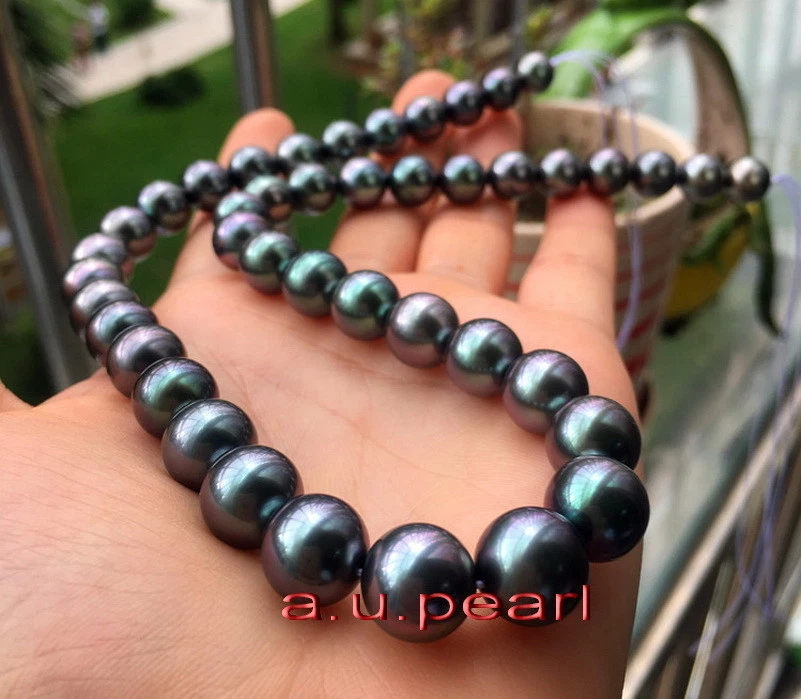 When and How to Wear Your Black Pearl Necklace - PearlsOnly :: PearlsOnly |  Save up to 80% with Pearls Only France | Pearl necklace outfit, Black pearl  necklace outfit, Black pearl jewelry