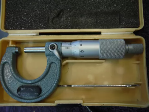 MITUTOYO MICROMETER 103-137 m110-25 0-25mm