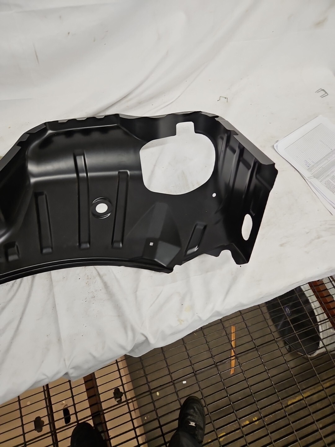 BENTLEY WHEELHOUSING RR OUTER RIGHT HAND PN-3W8809412