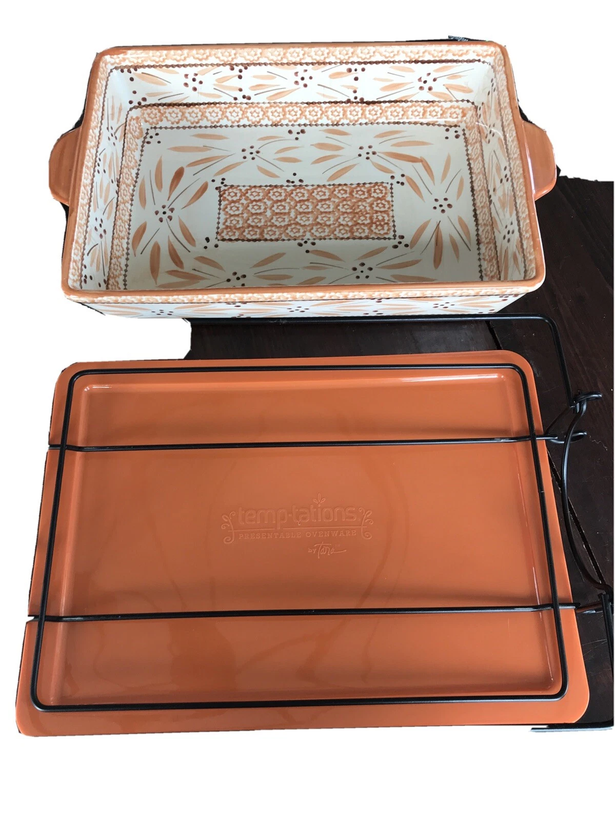 temp-tations Presentable Ovenware by Tara 1.5 Qt Loaf Pan, Lid, Carrier, Trivet