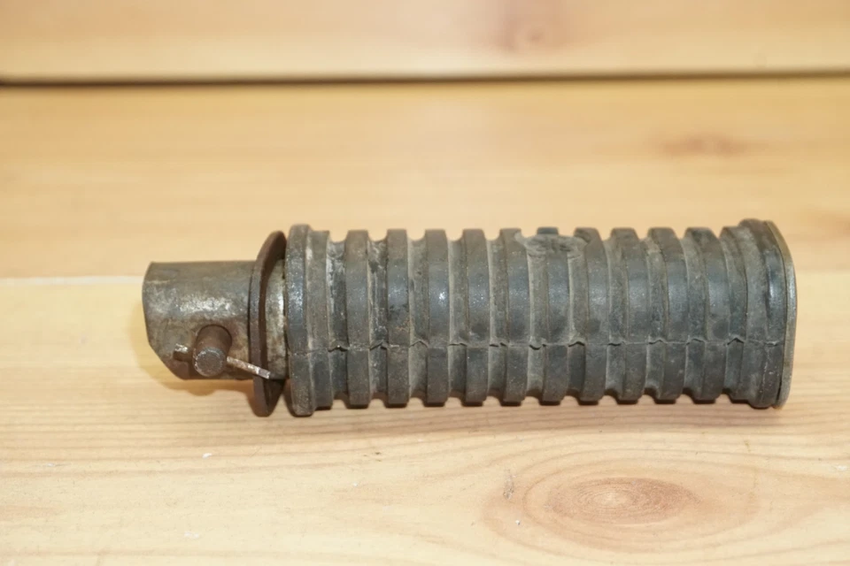 Yamaha CS5 200 1972 OEM reposapiés trasero derecho reposapiés RD200 DS7 RD250 168-27431-10-00 Foto 3 de 4