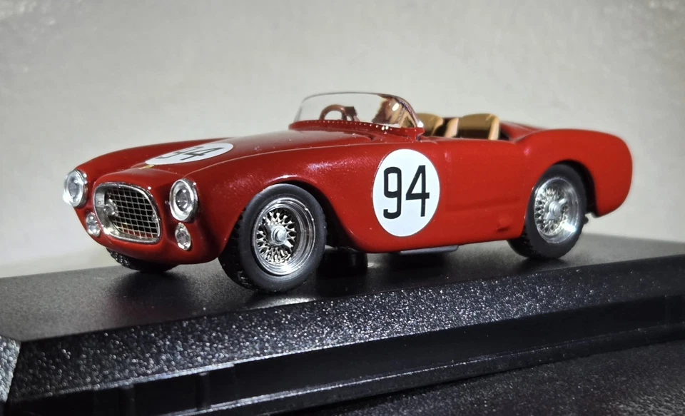 Ferrari 225S Spyder 1951 modelo artístico 1:43, hecho en Italia, como nuevo  Foto 3 de 4