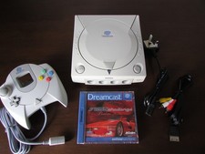 SEGA DREAMCAST - VGC WITH GAMES AND ACCESSORIES FULLY WORKING (UK PAL)