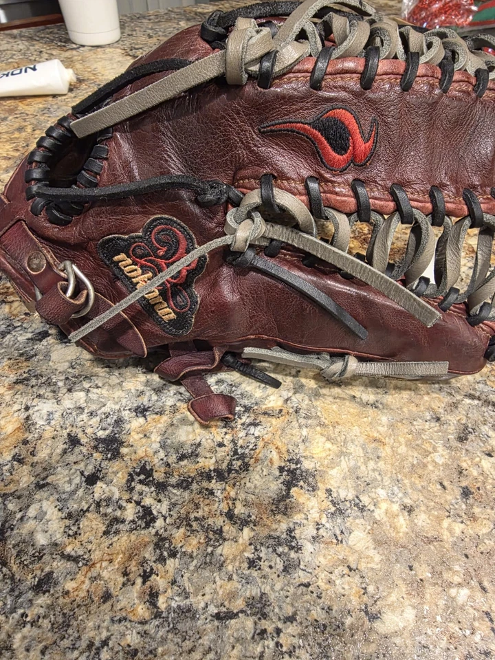 Бейсбольный мяч Nokona Bloodline Elite Pro Elite AMG1275T с заменой - Изображение 2 из 4