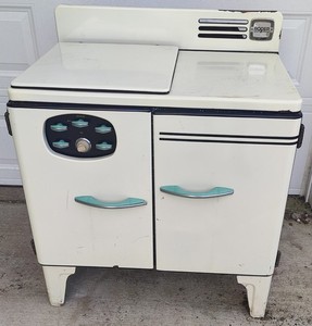 Vintage Roper gas stove for display or restore