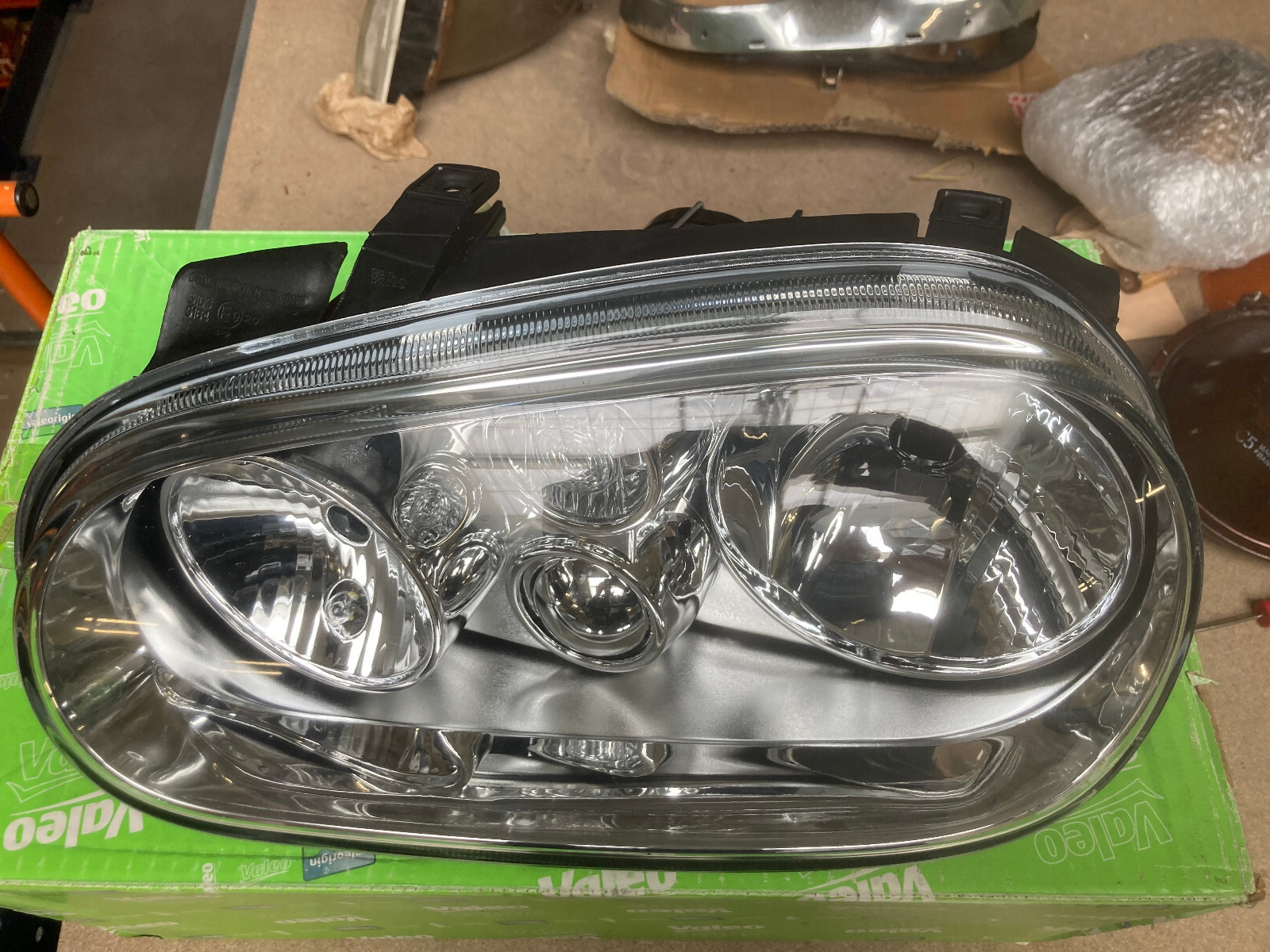 VW GOLF IV And CABRIO - 10/97-6/06 - LEFT HEADLIGHT IODE H7H1 VALEO 086752 NEW