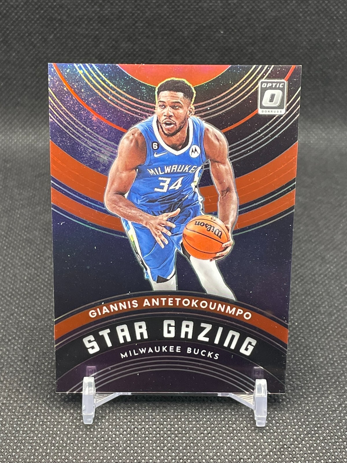 2022-23 Optic - Giannis Antetokounmpo - Star Gazing Red Prizm 56/99