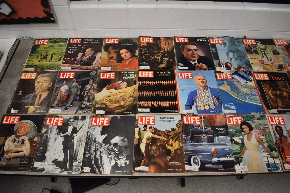 1967 Life Magazine Lot 29 Issues, Vietnam, Jakie Kennedy, Crime - Image 2 of 3