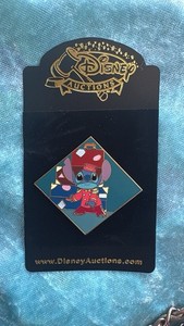 Disney Pin Disney Auctions (P.I.N.S.) - Stitch as Bellhop LE 1000