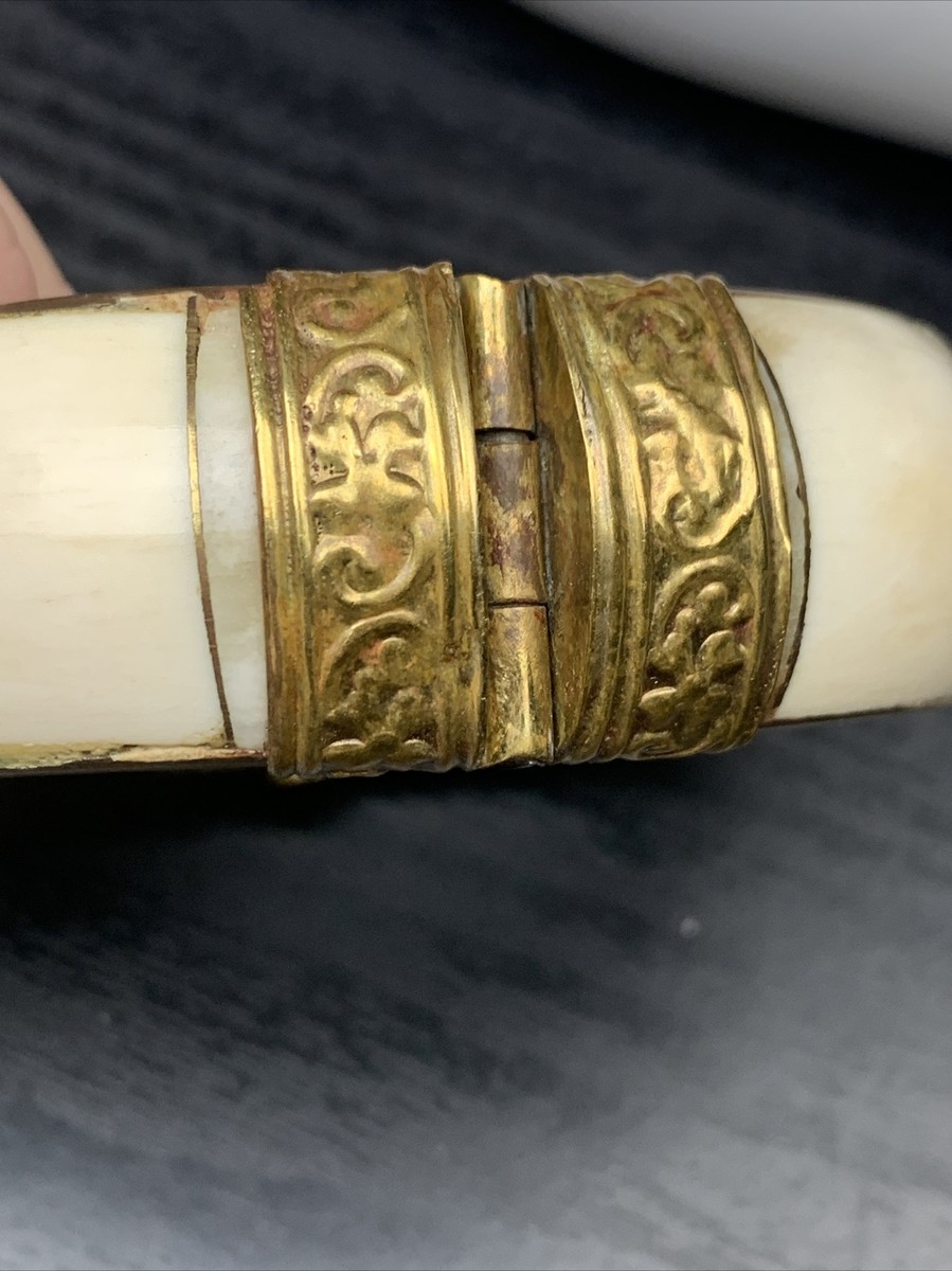 Vintage Boho Brass Metal White Cream Inlay Pin Hinged Bangle Vintage Boho Brass Metal White Cream Inlay Pin Hinged Bangle