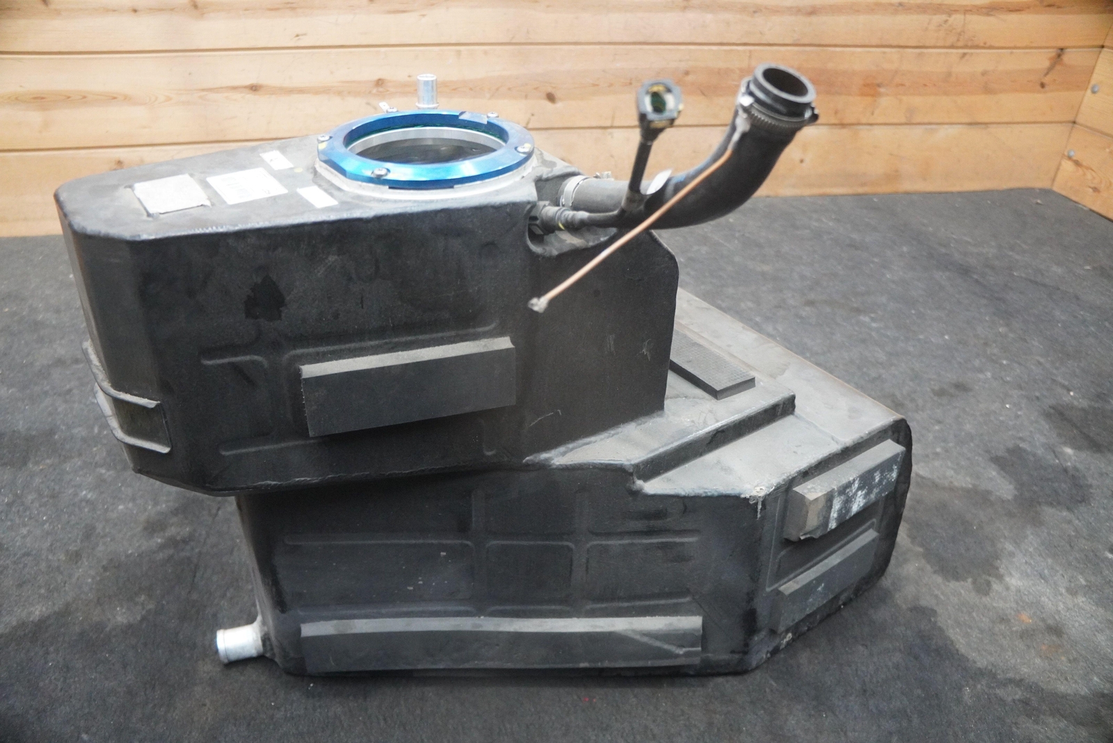 Right Gasoline Gas Fuel Tank Cell 470201022F OEM Lamborghini Aventador 2015