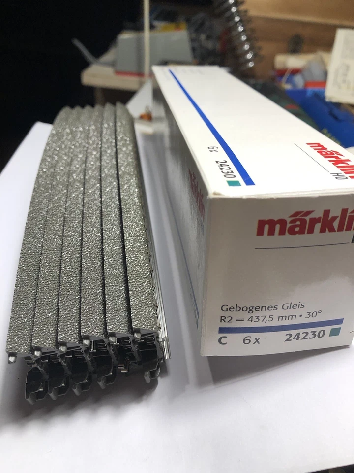 Marklin 24230 Binario C Curvo Raggio 2 Perfetti Ogni Scatola 6 Binari - Immagine 2 di 4