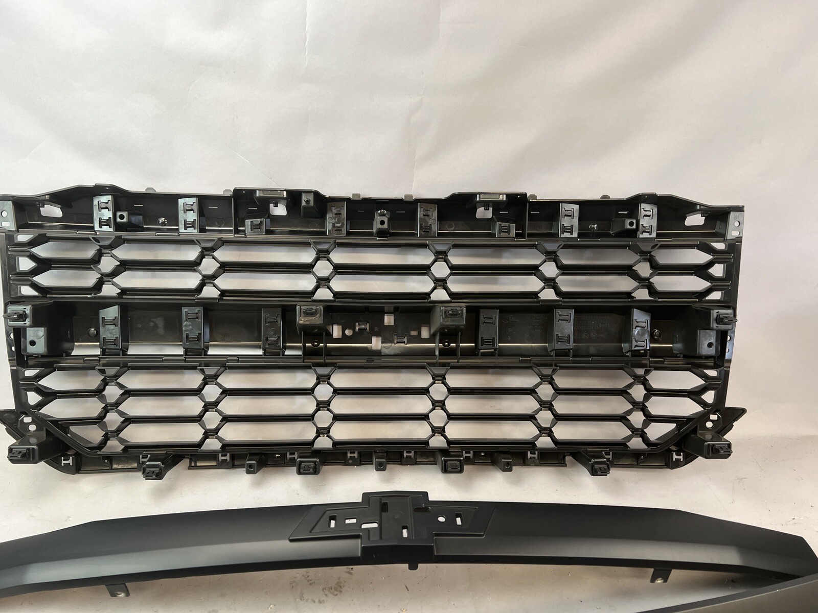 Genuine GM Grille Kit 84374385 for sale online | eBay