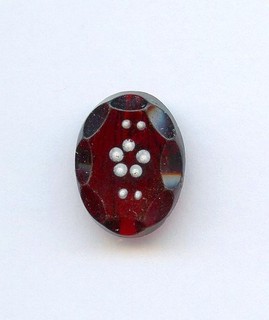 GORGEOUS DARK RUBY RED GLASS button OVAL w/WHITE FLR DSN SCALLOPED CARVED 3/4"